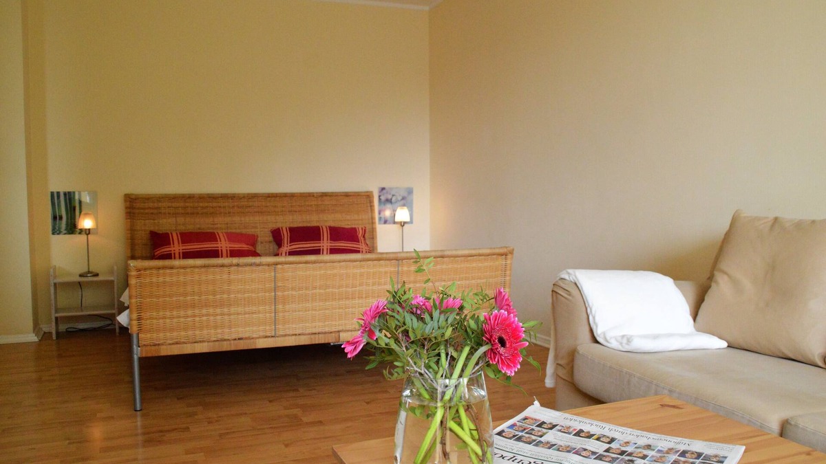 Schoeneberg Apartment | Sunny and quiet In the heart of Schöneberg/near Kudamm with a large balcony