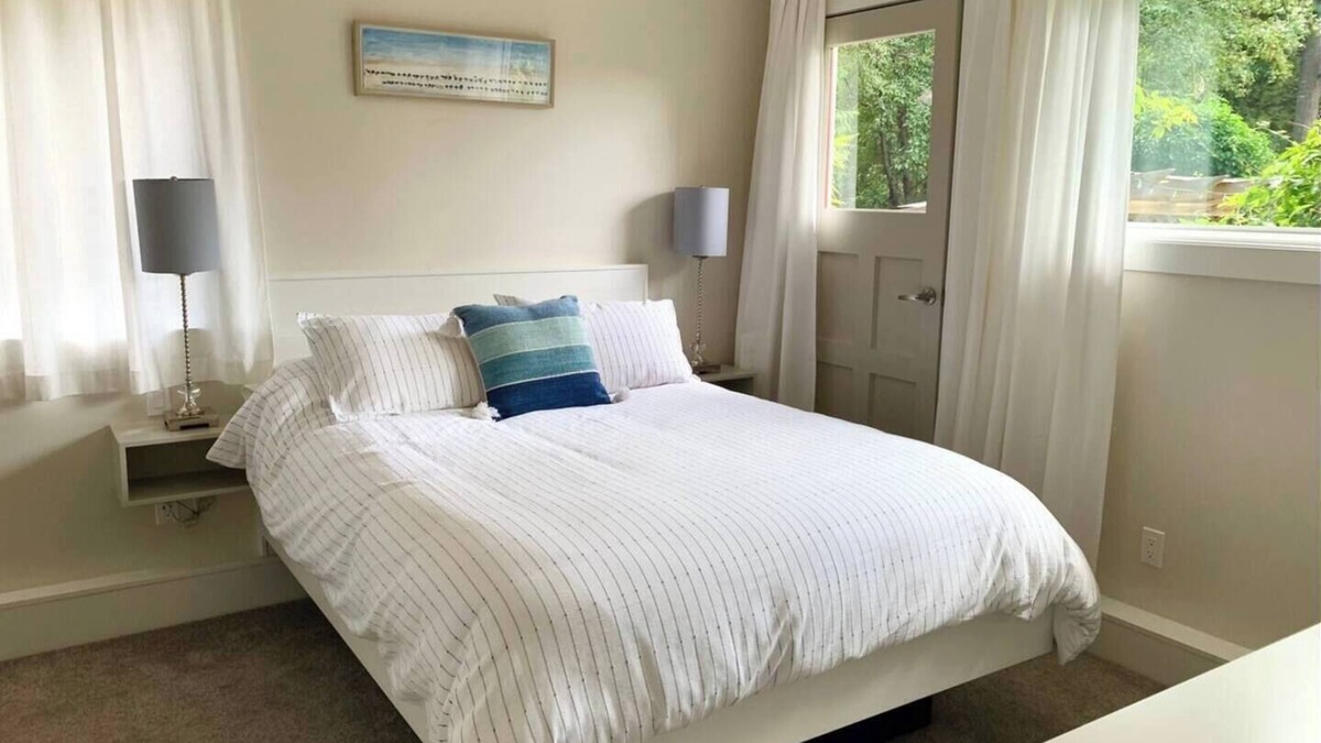 Gibsons Apartment | Sun drenched, beach inspired, guest suite.