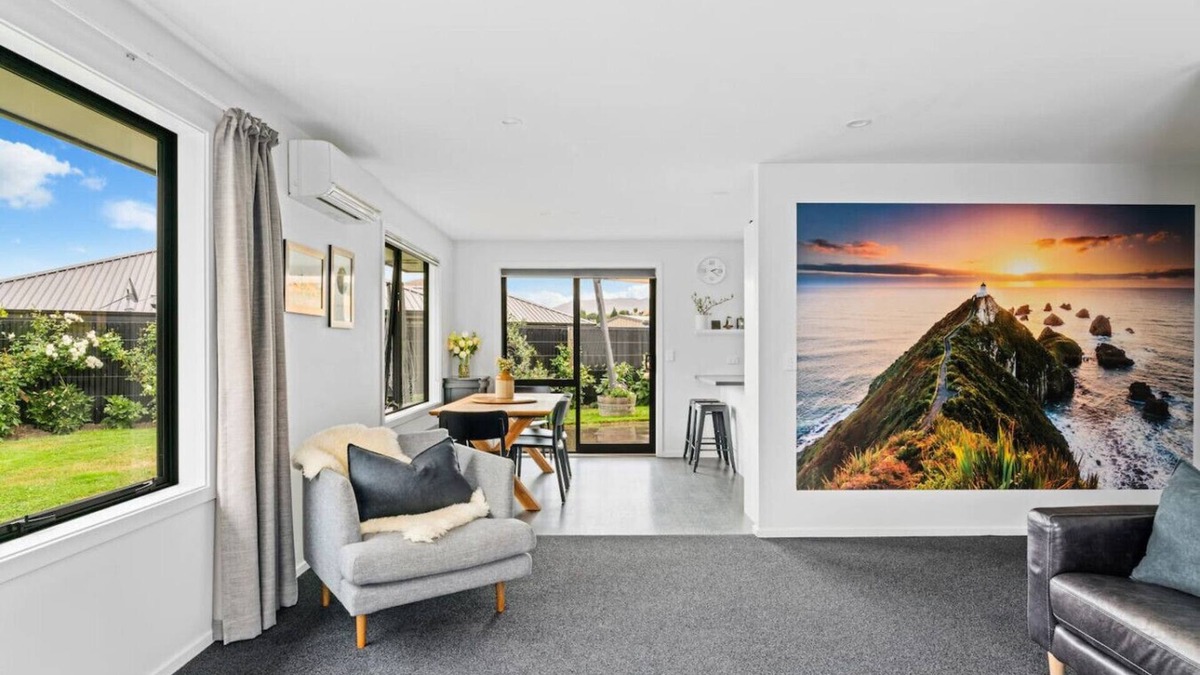 Lake Hayes House | Sun drenched family home