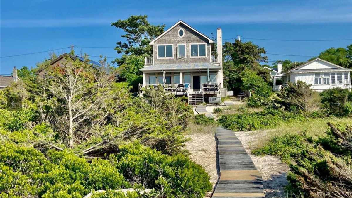 Peconic House | Sun-Filled 4-BR Home, North Fork - amid Dunes, Beach & Spectacular Sunsets. 3-BA