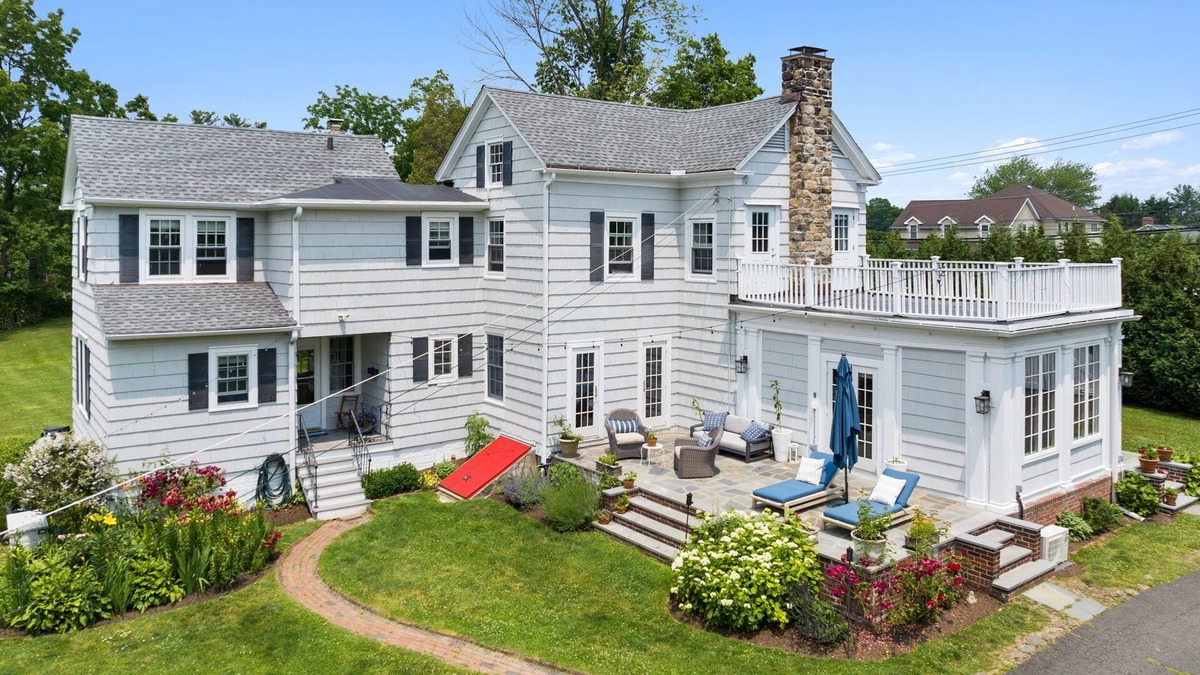 Greenwich Other | Sun-filled farmhouse for 8, w/gym. 2 acre fenced-in dog friendly property.