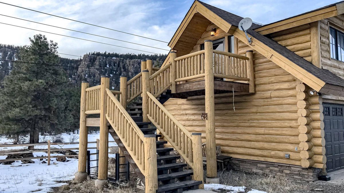 South Fork Apartment | Sun-filled mountain studio with deck, fireplace, & views- near skiing & trails