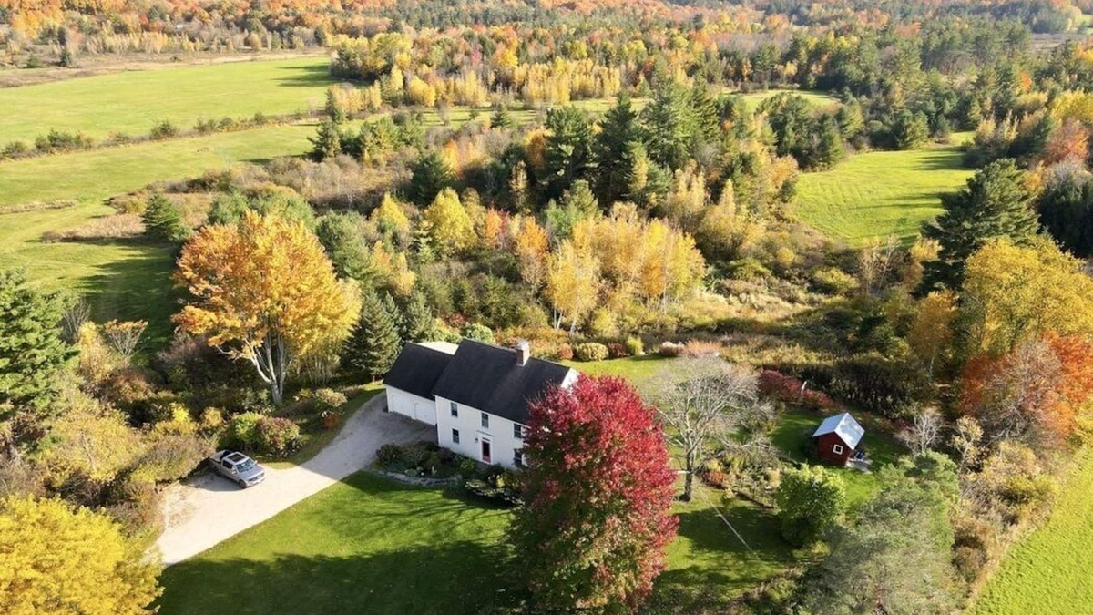 Middlebury House | Sun-filled, quiet country home on 27 acres with mountain views
