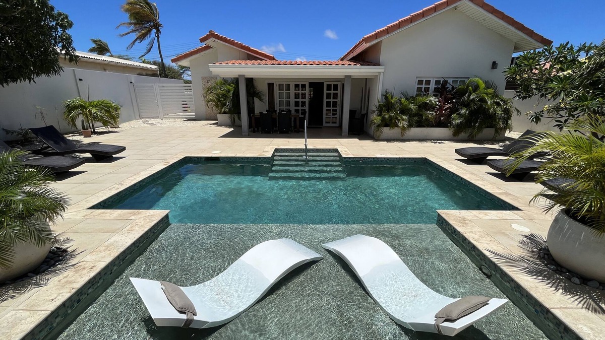 Ponton Villa | Sun, Fun & Family Time – Private Aruba Villa with Pool & Privacy