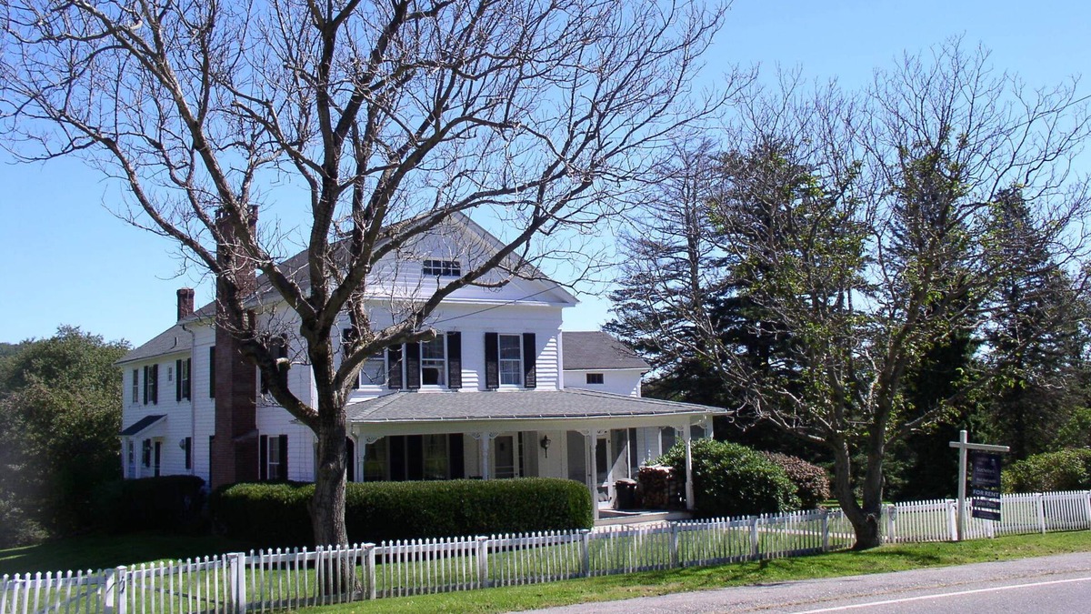Warren House | SUN HILL FARM 3/4 MILE FROM LAKE WARAMAU