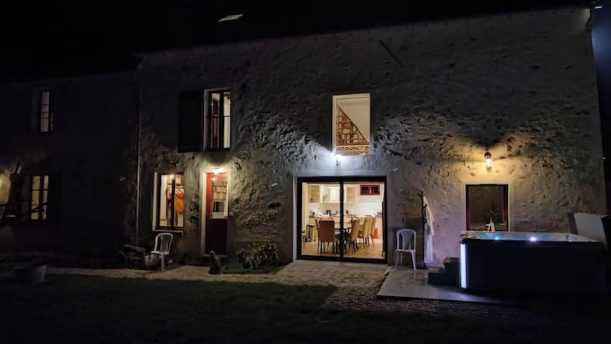 Doue House | Sun in Terre de Brie with spa