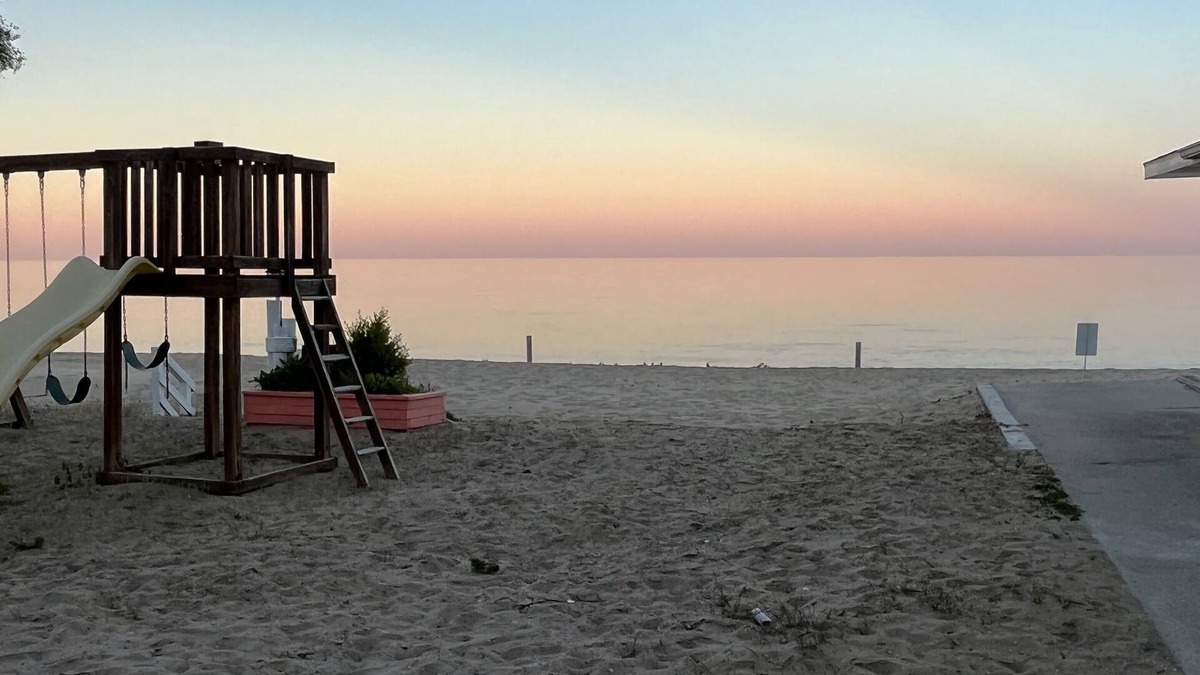 Oscoda Resort | Sun-Kissed Beach Entire beach resort rental in Lake Huron! 6 cottages Sleeps 41