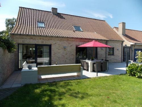Lampernisse Villa | Sun-kissed Villa in Diksmuide with Garden, Sauna
