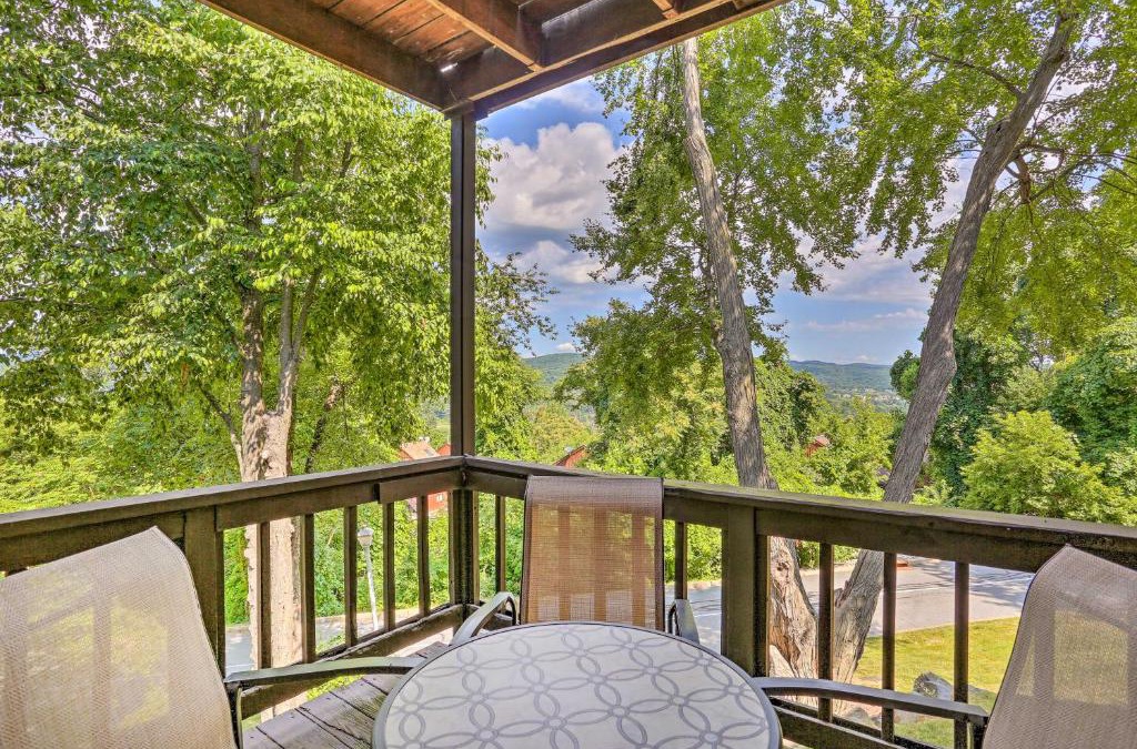 Vernon Apartment | Sun-Lit Vernon Condo Less Than 2 Mi to Ski Resort!
