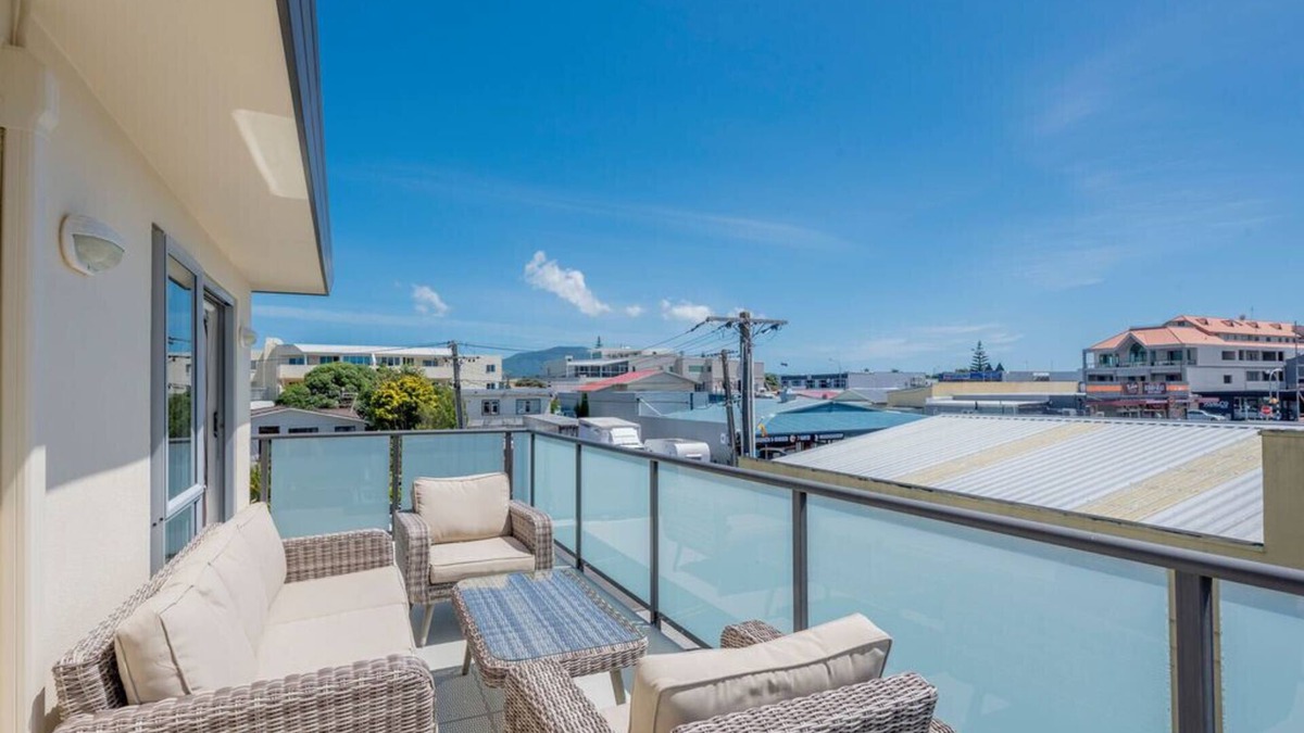 Paraparaumu Cottage | Sun on Seaview - Paraparaumu Beach Holiday Home