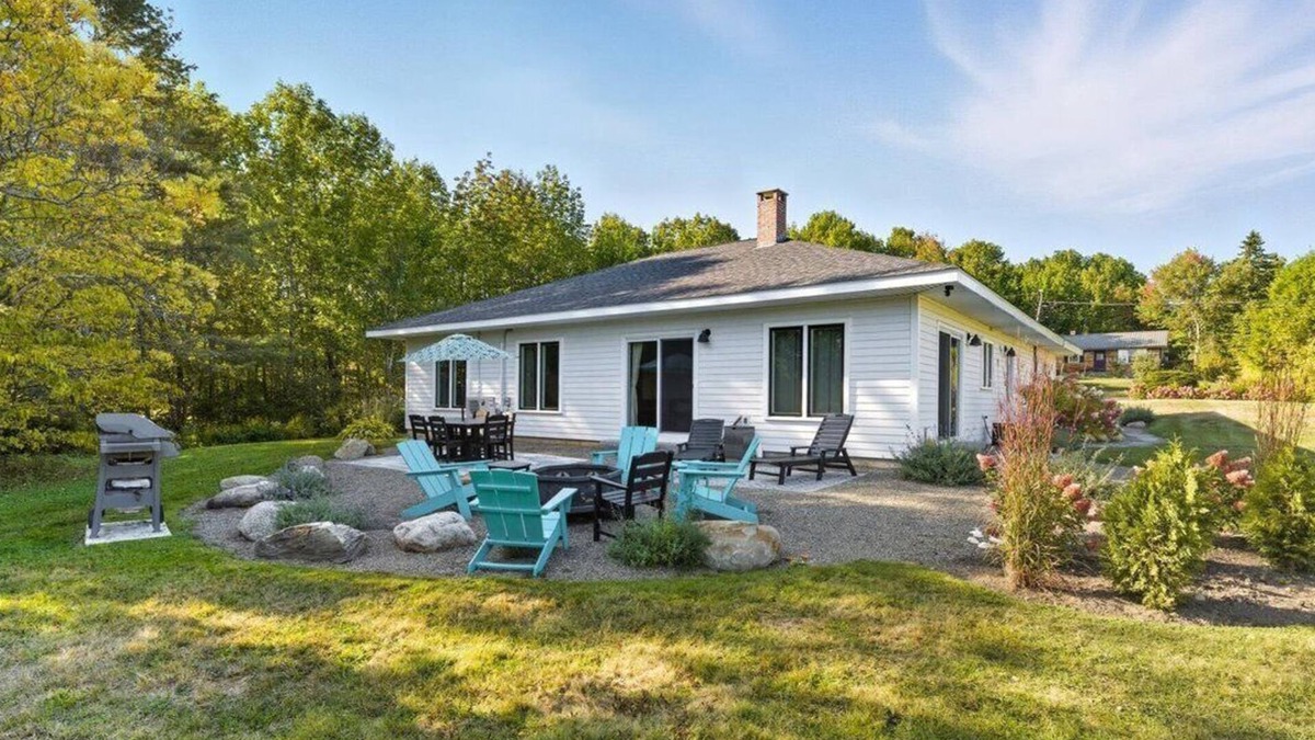 Searsport House | Sun, salt and sand @ Heart Rock House! Private beach/8 min drive to Belfast!