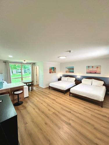 Port Austin Hotel | Sun & Sand Resort
