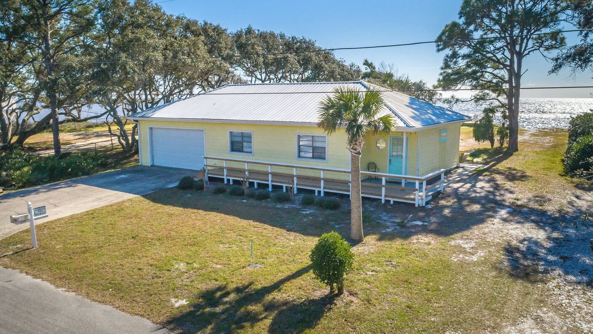 Alligator Point House | Sun, Sand & Savings – "Dolphin Watch", Your Budget-Friendly Beach Getaway!