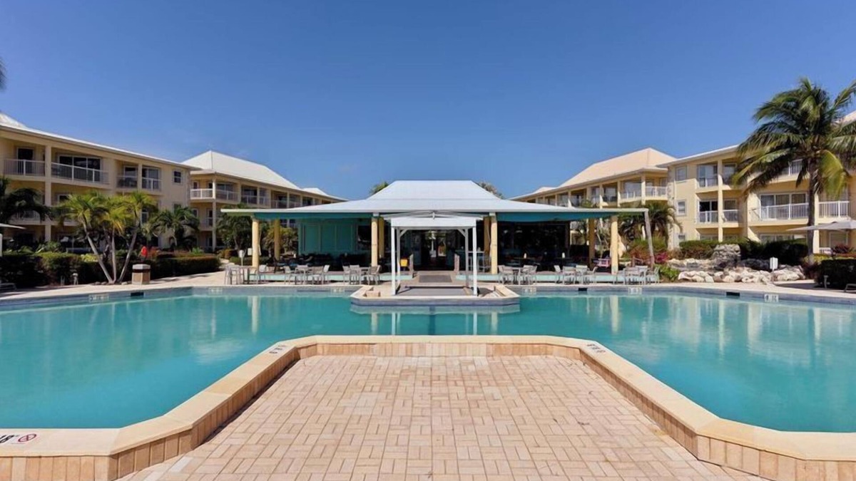 Crystal Harbour Apartment | Sun, Sand & Surf! 4 Comfortable Units, Outdoor Pool, Near Cayman Turtle Center!