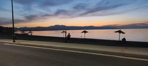 Korinthos House | Sun, Sea, and Sand-Only 20 Footsteps to the Beach