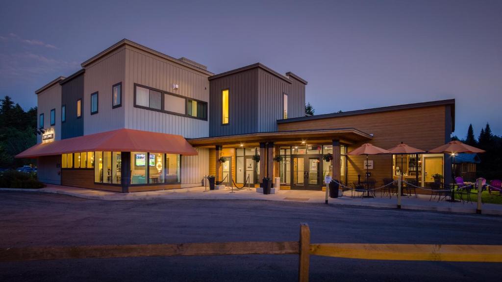 Stowe Area Hotel | Sun & Ski Inn and Suites