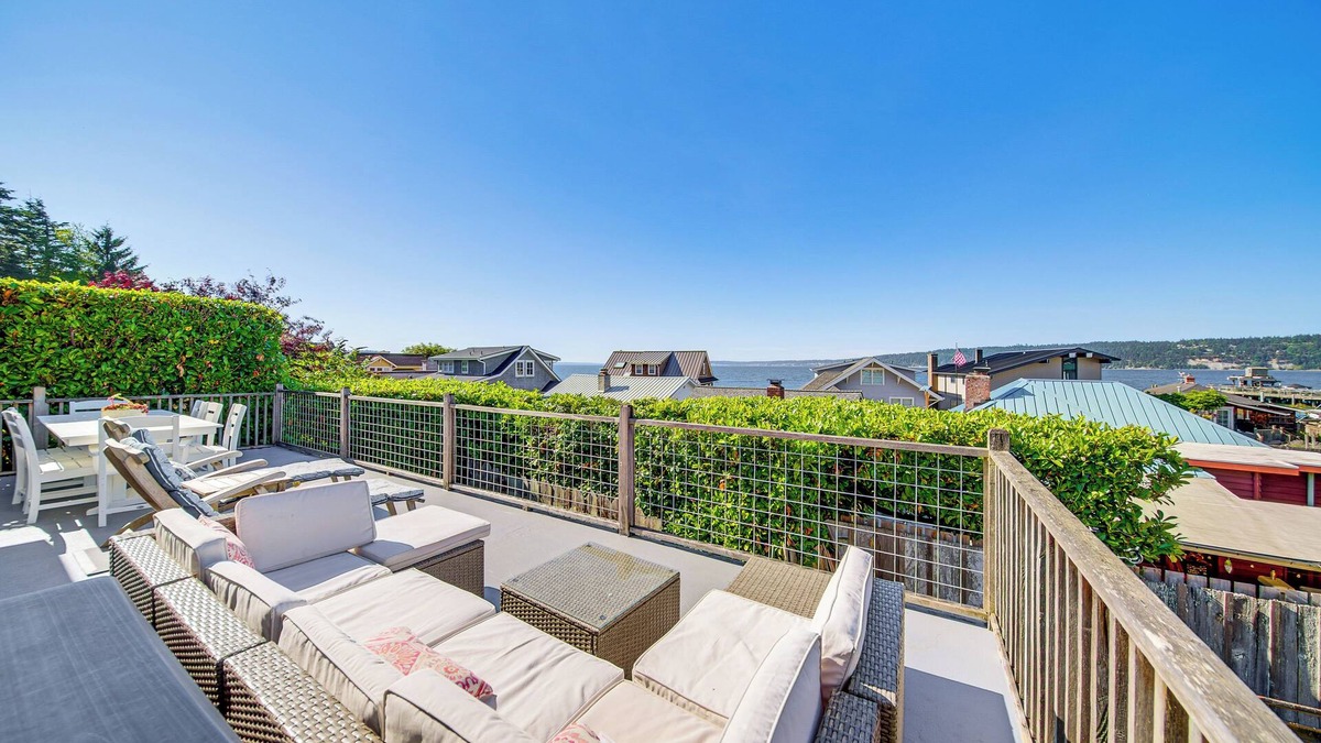 Langley Cabin | Sun-Soaked Sandy Point Haven w/Beach Access!