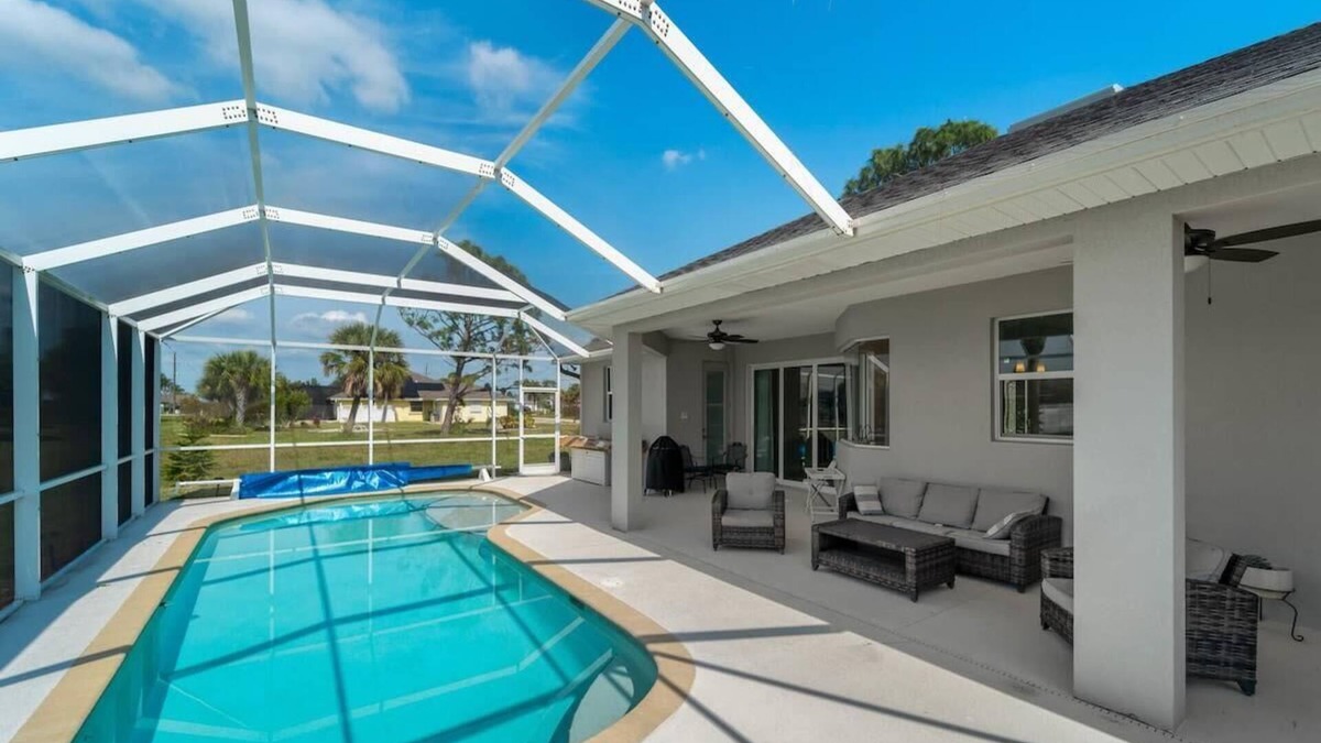 Long Meadow House | Sun-Soaked & Tranquil Getaway Relaxing Pool Area