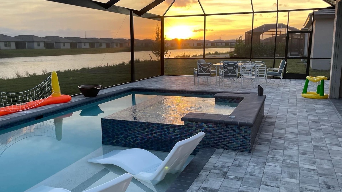 Gateway House | Sun soaked Zen Oasis with Salt Water Pool, Spa and Sunsets!