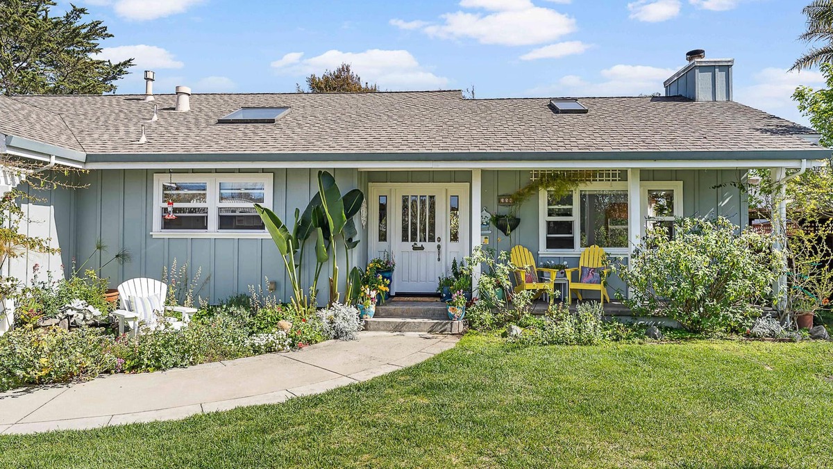 Opal Cliffs House | SUN,SURF & RELAXATION@n26thAVE BEACH HOUSE/HOT TUB/PRIVATE YARDS GREAT LOCATIONn