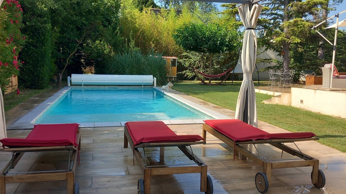 Chateauneuf-de-Gadagne House | Sun, swimming, cicadas and tranquility with family or friends.