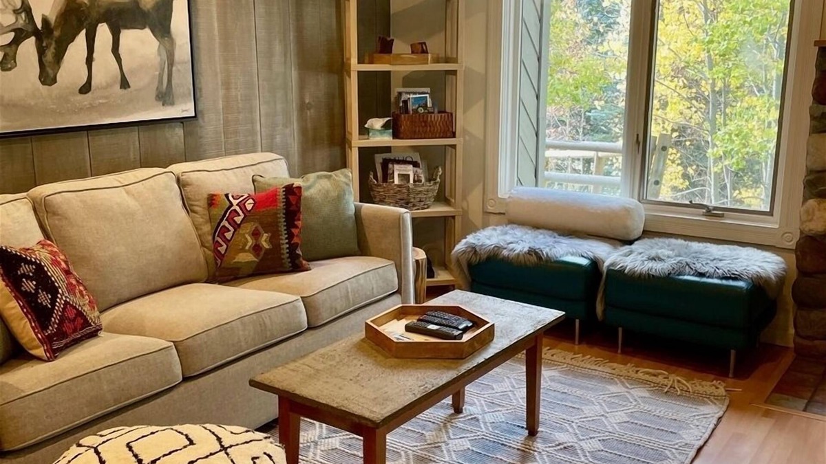Ketchum Condo | Sun Valley #121-Cozy, Modern Bungalow, Steps away from the gondola & River Run Lodge!