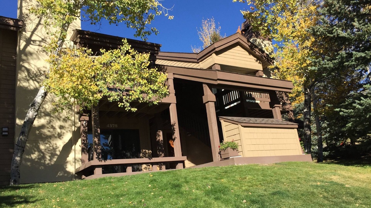 Elkhorn Village Condo | Sun Valley Condo. Super clean and well appointed