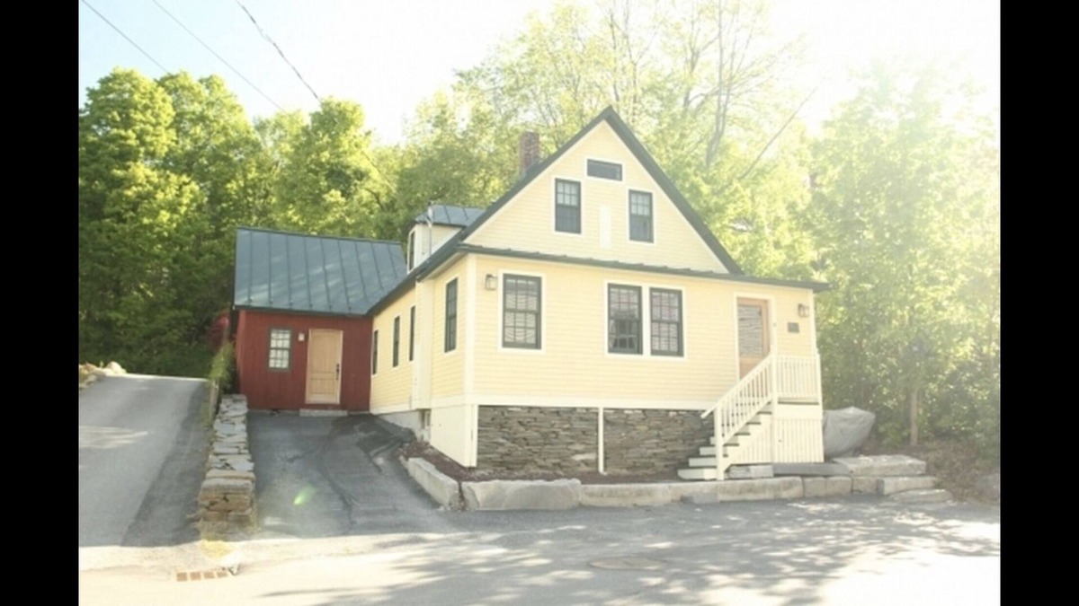 Sunapee House | Sunapee Harbor Retreat