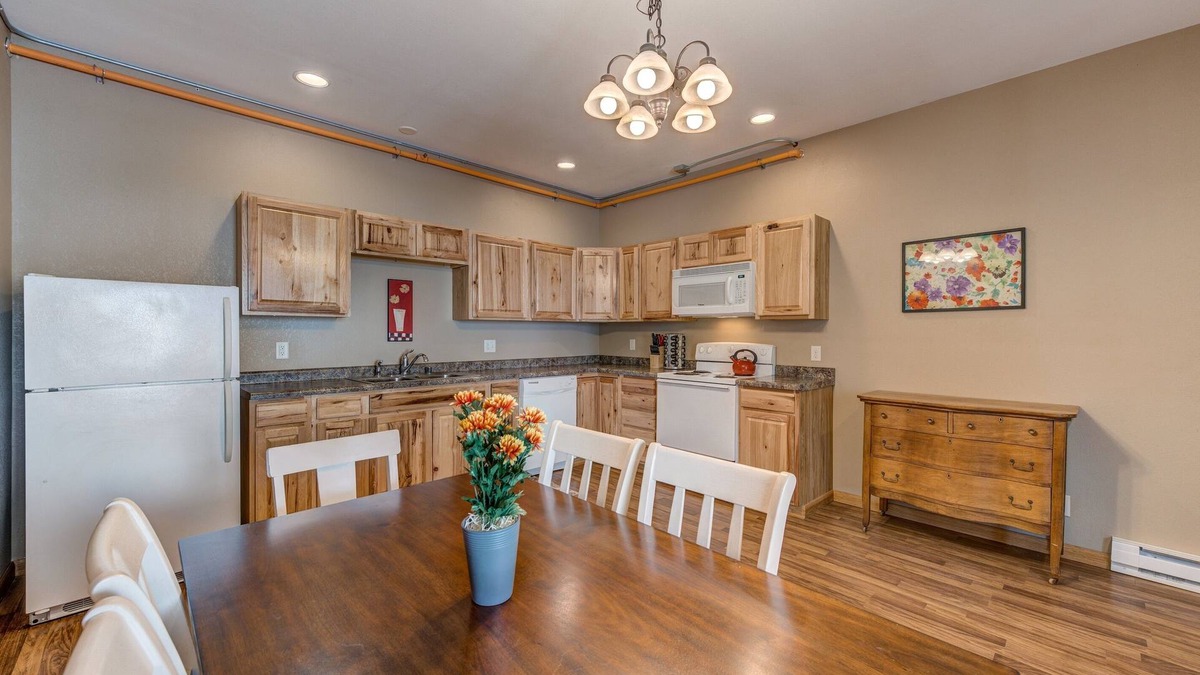 Pepin Condo | Sunbeam Condo - Beautiful 2 Bedroom Stay by Beach
