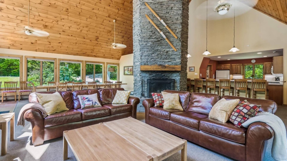 West Bridgewater House | Sunburst home sleeps 16 with an indoor and outdoor hot tub. Perfect for family reunions and getaways.