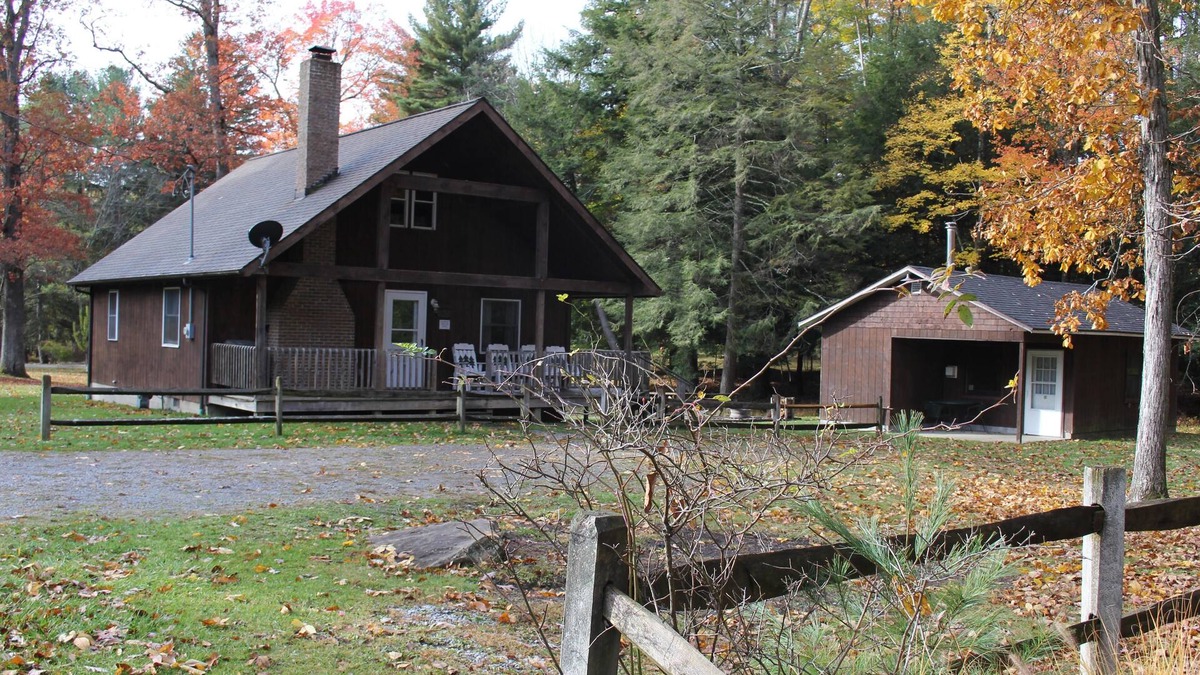 Tylersburg Cabin | Sunburst Locust Cabin