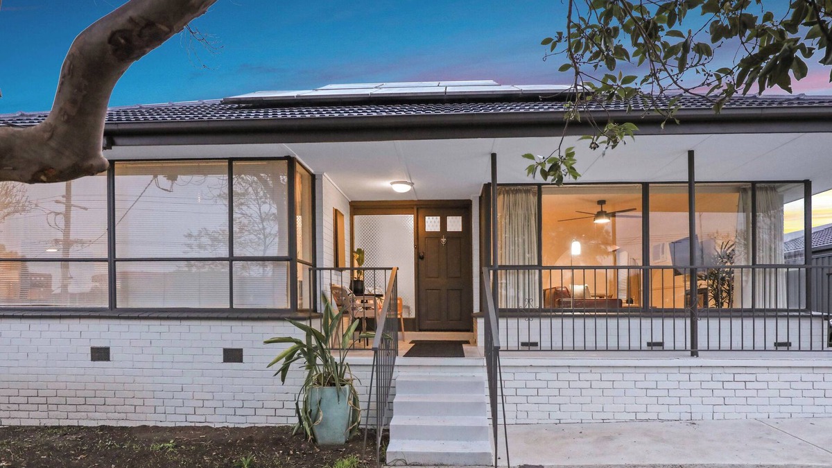 Sunbury House | Sunbury large family home close to airport macedon ranges newly renovated