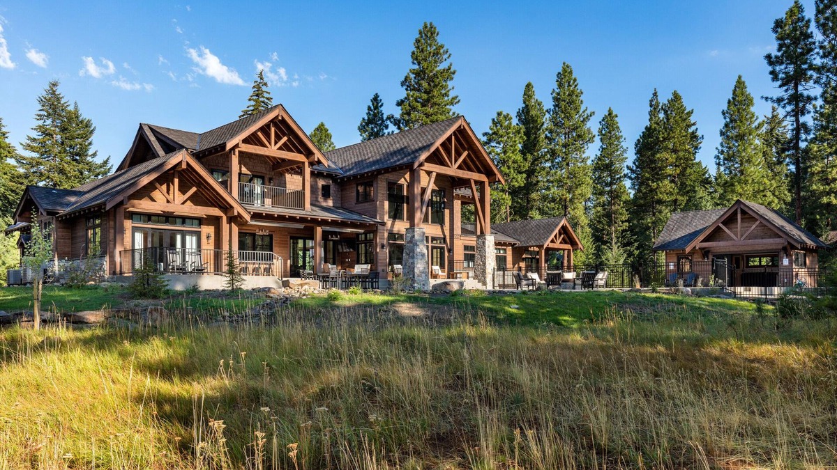 Cle Elum House | Suncadia's Biggest Rental w/Heated Pool, 20-Person Hot Tub, and 2 Firepits!