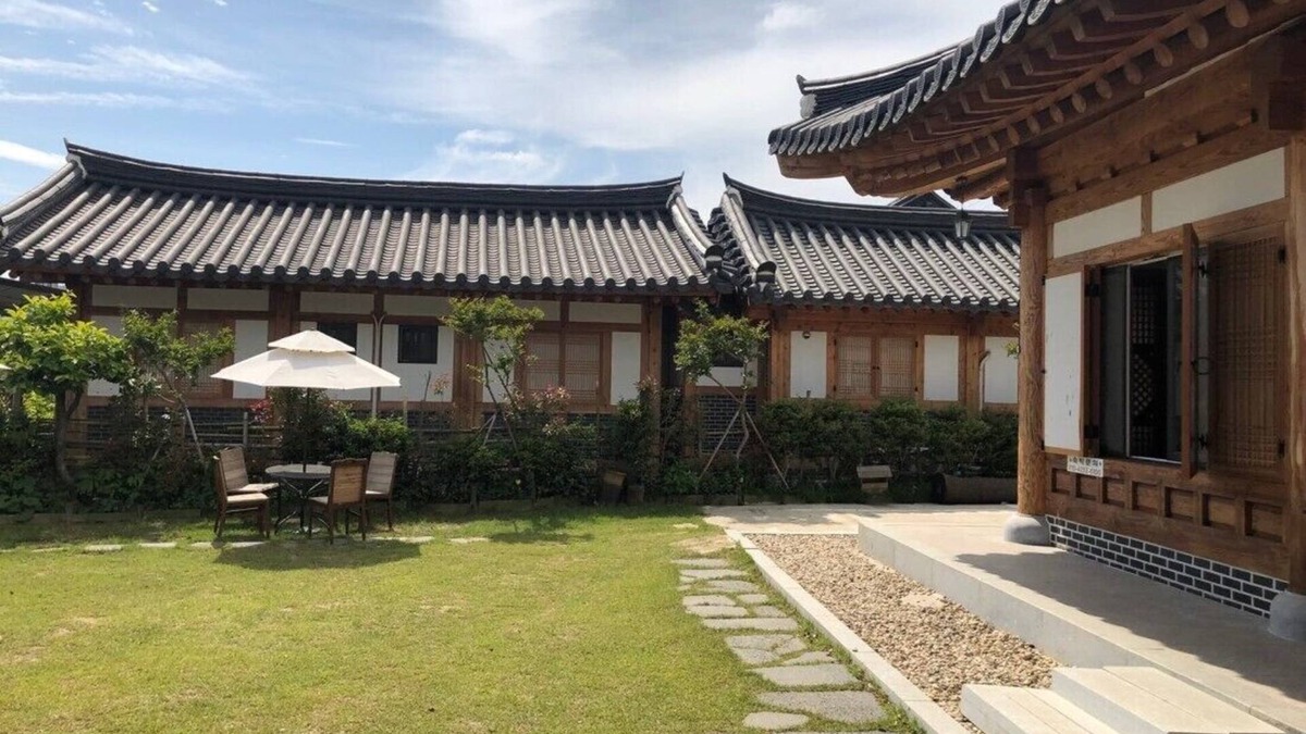 Nagan-myeon House | Suncheon Moonlight Love Hanok Pension