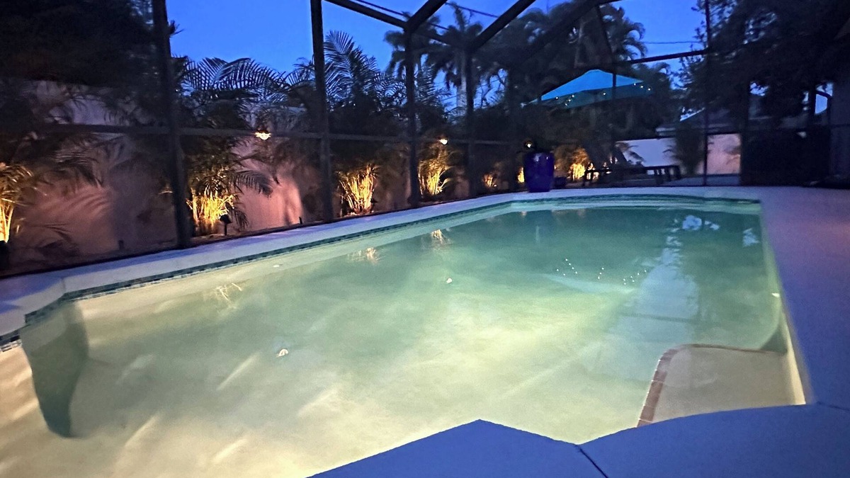 Venice Gardens House | SunCoast Garden Family Retreat-Beautiful Vacation Home with Heated Pool. nnn