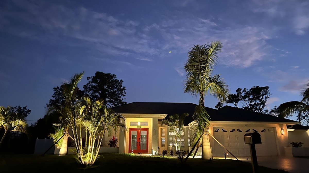 South Venice House | SunCoast Luxury Estates-New, Spacious, Large Heated Pool, 10 min to the Beach