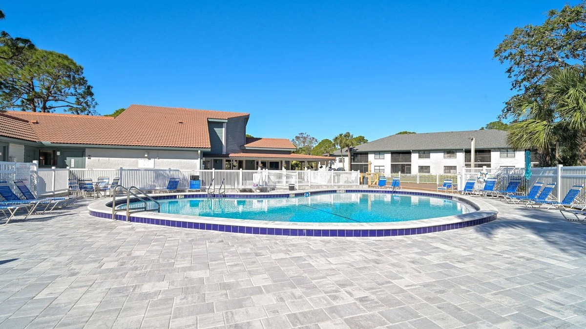 South Bradenton Condo | Suncoast Retreat - Updated Ground-Floor Condo Near IMG, Pools, Hot Tubs, Tennis, BBQ, and Beaches!