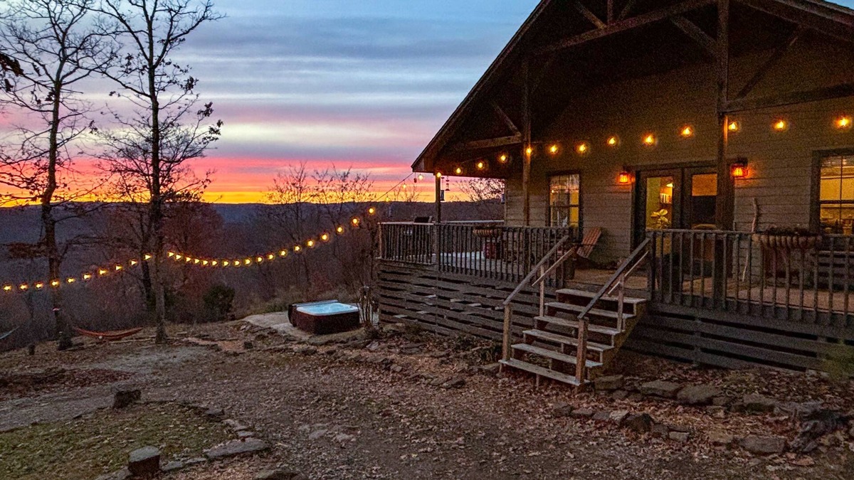 Mountainburg Cabin | Sundance Cabin - Private Ozark Mountain Retreat - hot tub & valley views!