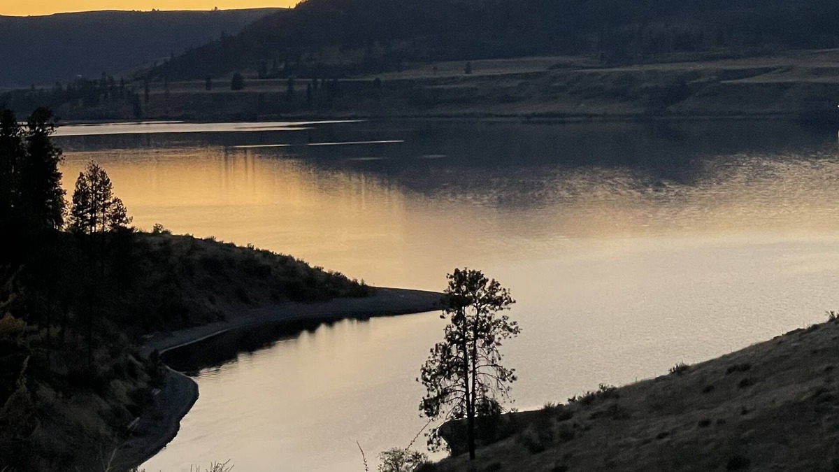 Davenport House | Sunday Bay Get Away~ On Peaceful Lake Roosevelt