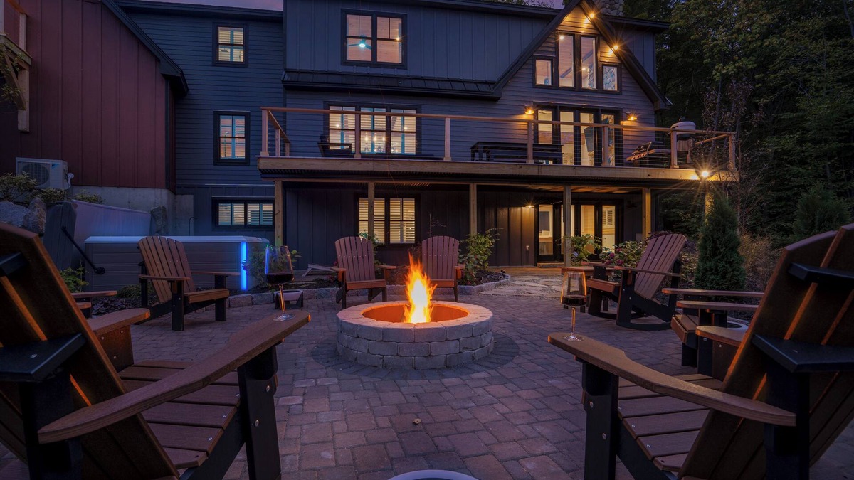 Sunday River Area Ski Chalet | Sunday River, sleeps 14, gym, chefs' kitchen, hot tub, game room, firepit, AC