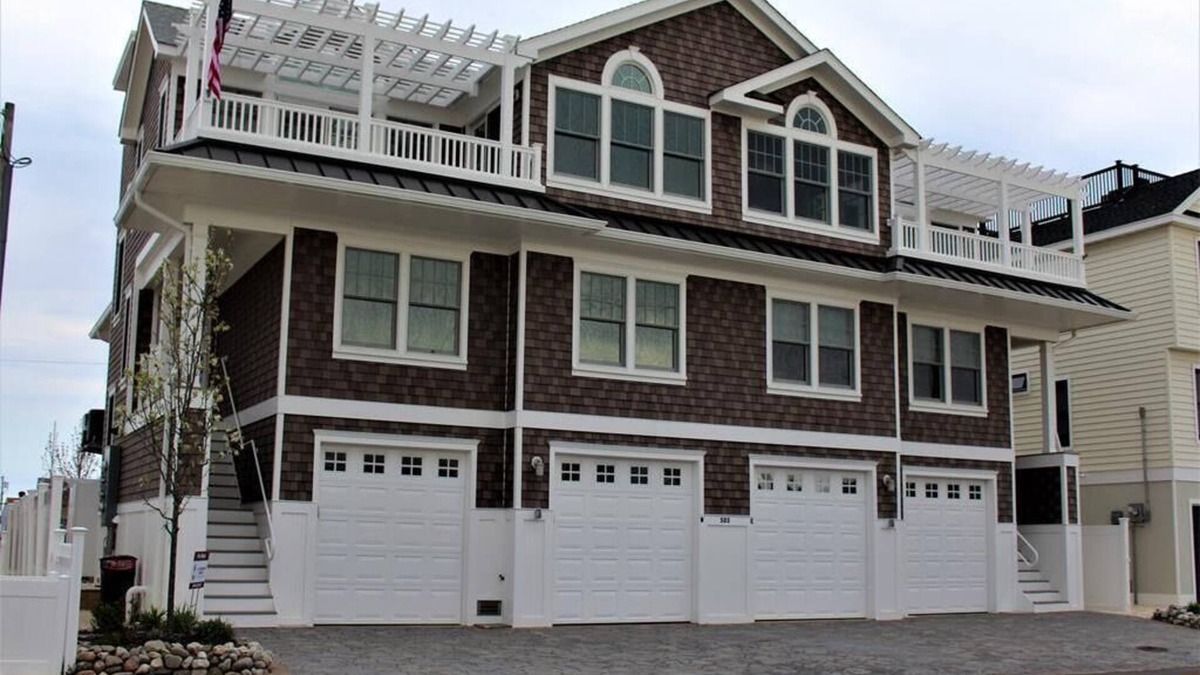Beach Haven Condo | Sunday to Sunday. Elevator, Beach Badges. Roof top deck. WIFI. Bay side 4.