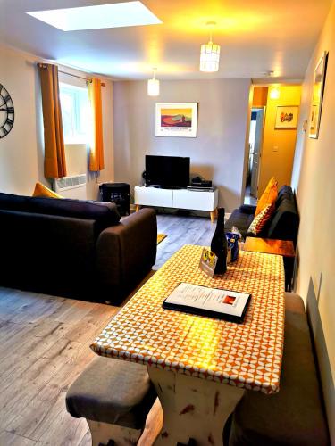 Tenby Apartment | Sunflower Apartment, Family accommodation Near Tenby in Pembrokeshire