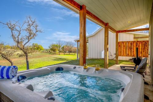 Comfort House | Sunflower Cottage with hot tub & VIEWS