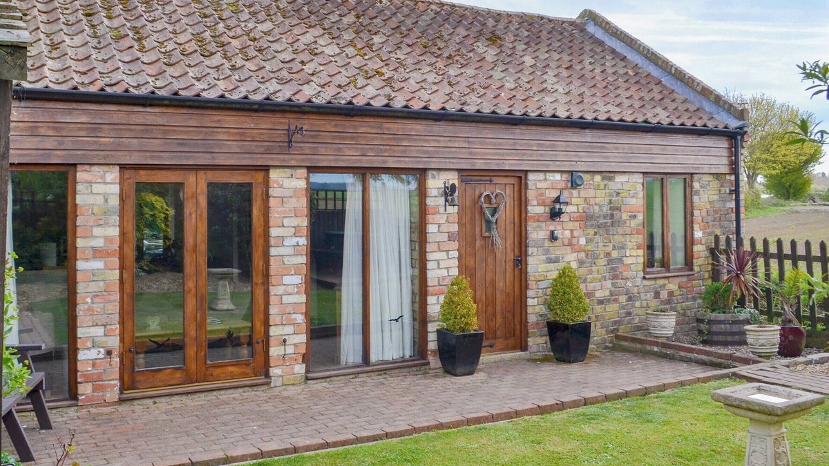 Alford Cottage | Sunflower Holiday Cottage