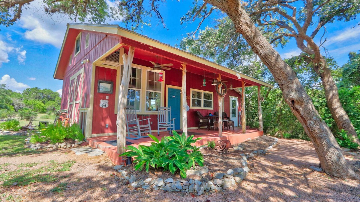 San Marcos Cabin | Sunflower Ridge Cabin - Charming Romantic Getaway