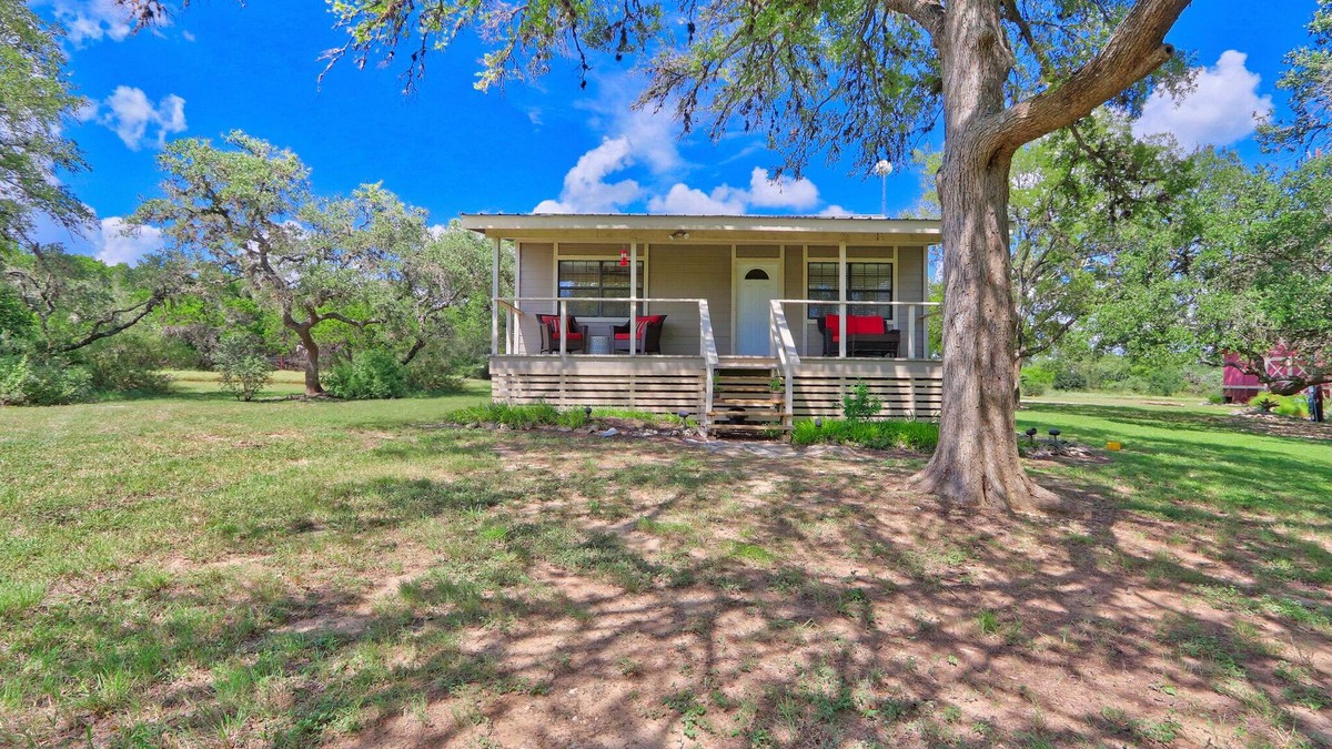 San Marcos Cottage | Sunflower Ridge Cottage - 2 Bedroom Sunny Retreat