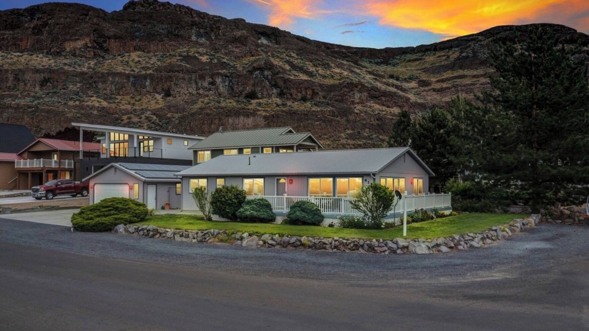 Sunland Estates House | Sunland Estates Oasis in Quincy - by the Gorge!