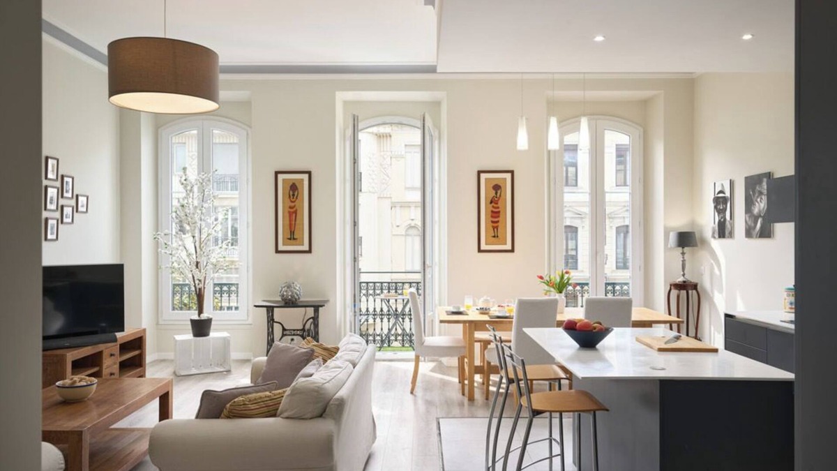 Lepante Quarter Apartment | Sunlight Properties GISELE: Hyper centre, 1 bedroom with bright modern living