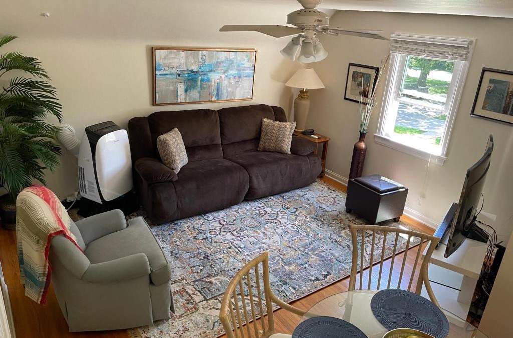 Cedar Falls Bed & Breakfast | Sunlight Splendor Apartment at Twin Oaks Inn by the Trails