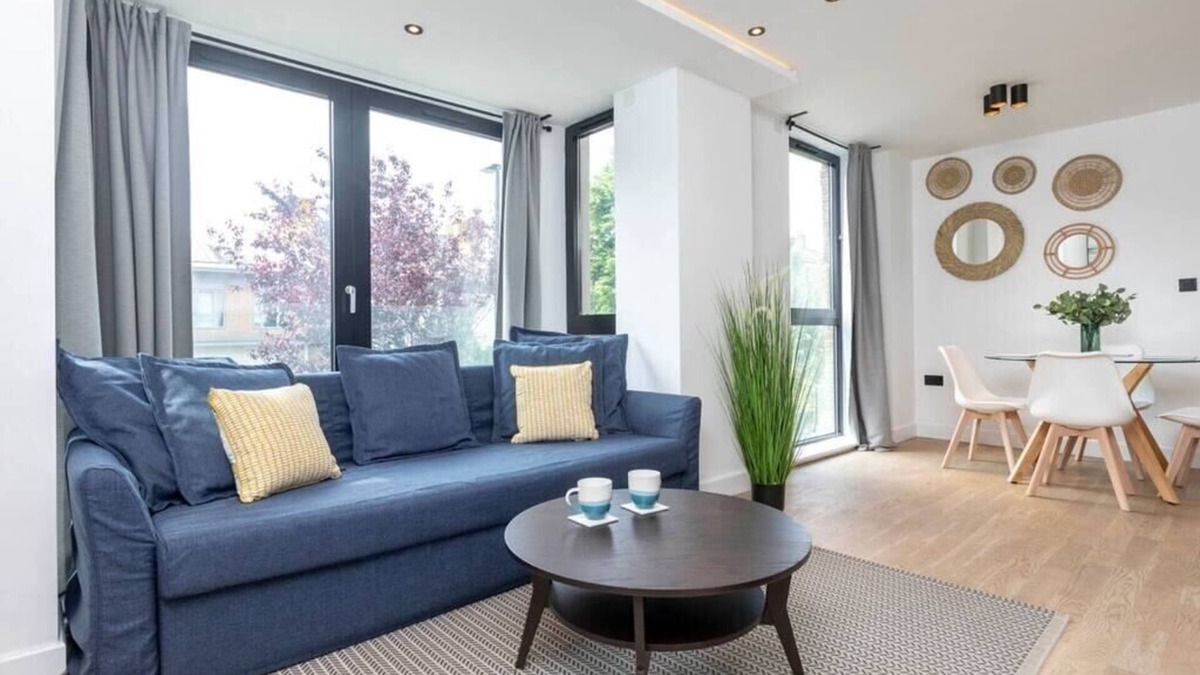 Kentish Town Apartment | Sunlit 2-Bed Urban Retreat with Modern Amenities